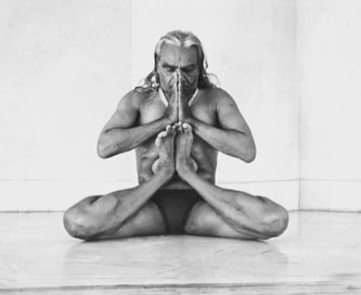 Picture of B.K.S Iyengar linking to About Iyengar page